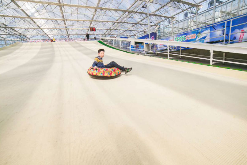 南通旱雪館游客游玩圖一